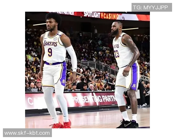 查克解析 - 湖人调查：詹姆斯赛季首秀12助攻传球扮演